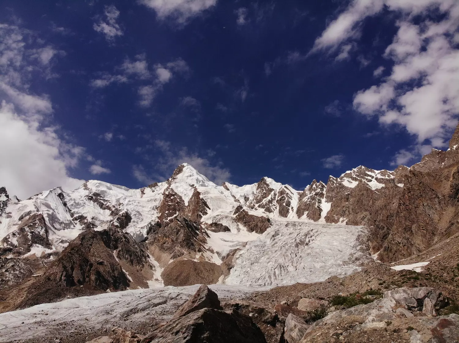 Долина Бондіт з піком Бондіт (Бондід / Bondit), 5984 метра. Пакистан, регіон Балтистан