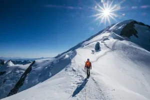 Застава на поховання для альпіністів: на Монблані пропонують брати 15 000 евро за сходження