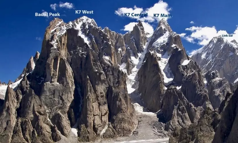 К7 Центральна (K7 Central) заввишки 6858 метрів. Фото Jon Griffith