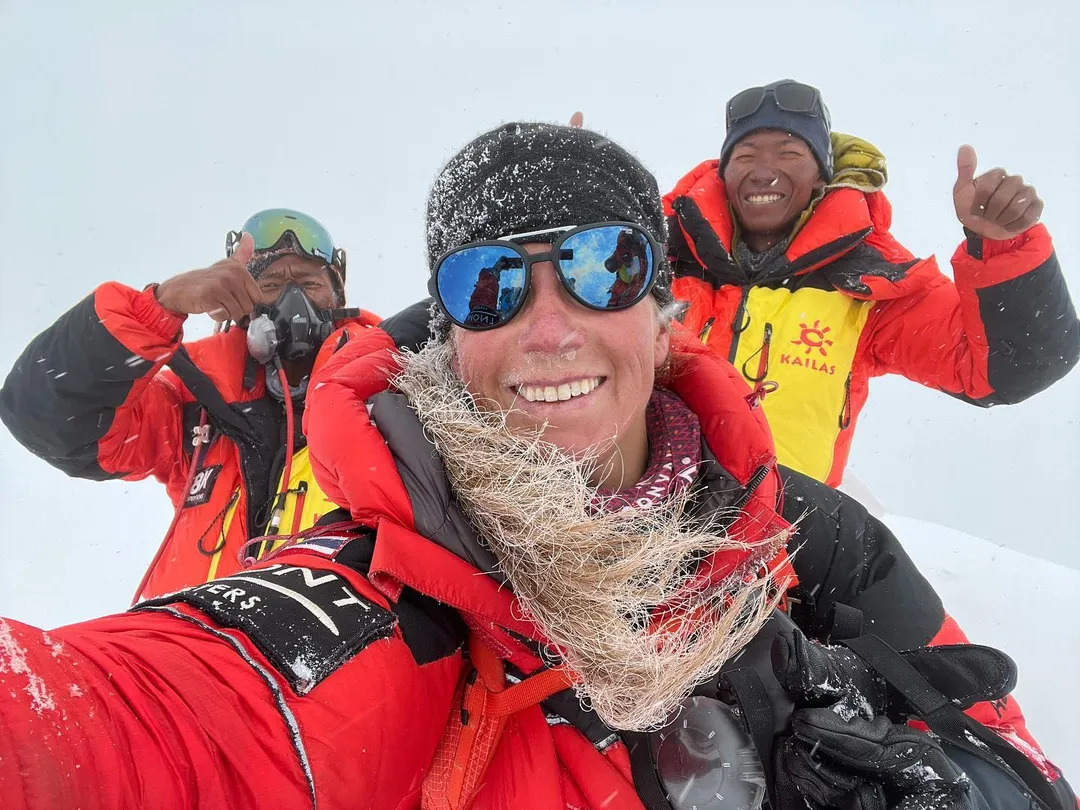 Крістін Харіла (Kristin Harila) разом з Пасдава (Pasdawa Sherpa) та його дядьком Дава Онджу (Dawa Ongju Sherpa). Фото 8K Expedition