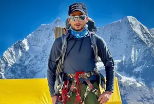 Пакистанець Шехроз Кашиф став наймолодшою ​​людиною, яка піднялася на вершину восьмитисячнкиа  Гашербрум II (Gasherbrum II, 8034 м) 