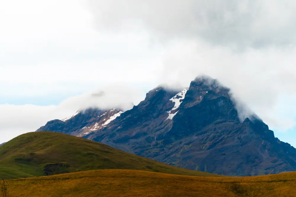  вулкана Каріуайрасо (Carihuairazo) заввишки 5018 метрів біля центрального Еквадору. Фото Carlos Aguilar Moncayo