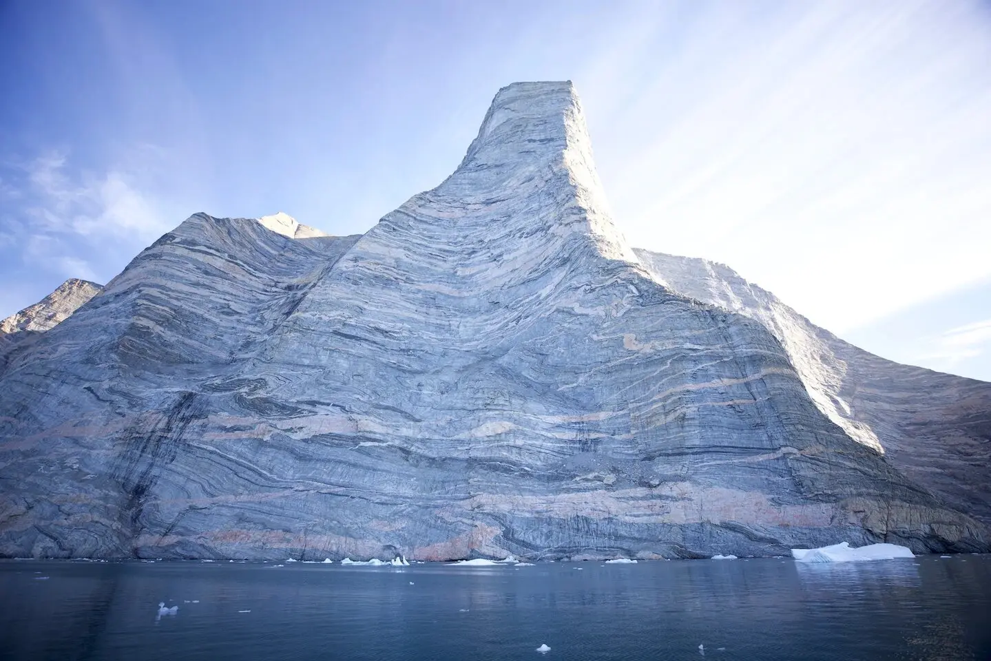 скеля Інгмікортілак (Ingmikortilaq), один з найвищих морських монолітів на Землі. Фото JAMES SMITH, 