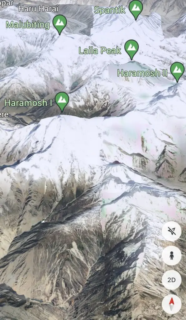 Харамош I знаходиться на південь від піку Малубітінг. На цьому знімку Google Earth ви можете легко побачити відстань між Харамош I і Харамош II.