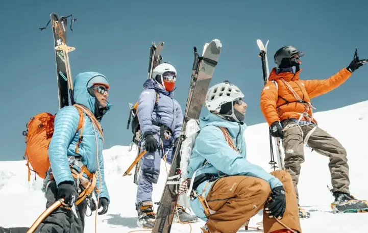Франко-американська команда перший в історіїї повний гірськолижний спуск з восьмитисячника Дхаулагірі (Dhaulagiri, 8167 м). Фото Julbo . com