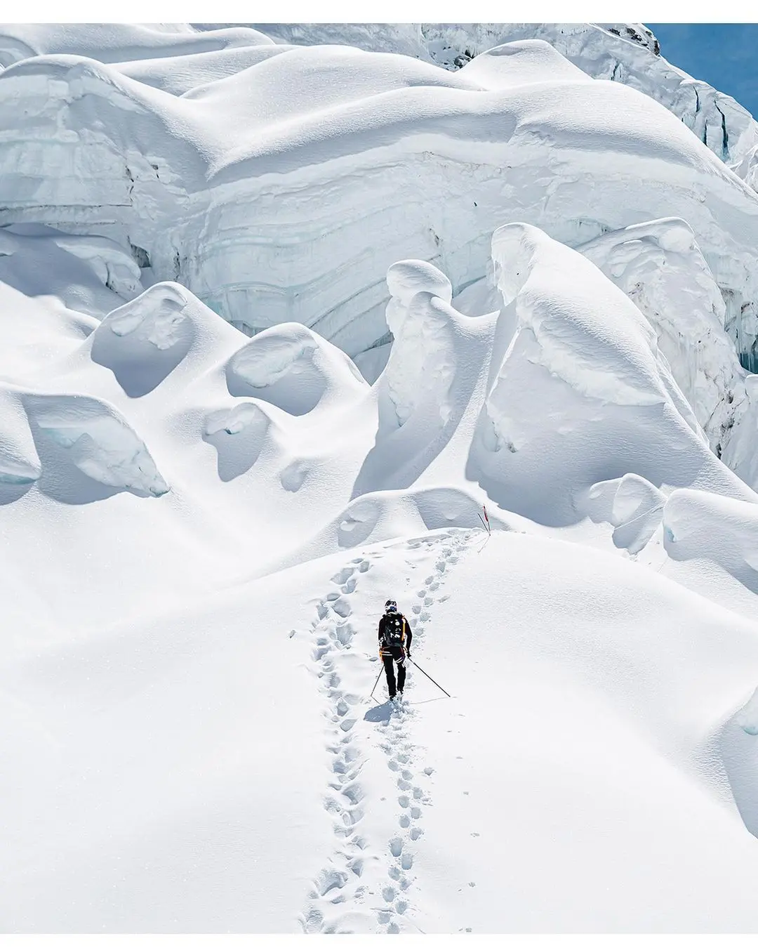 Анджей Баргель (Andrzej Bargiel) на льодоспаді Кхумбу на Евересті. Фото Bartek Pawlikowski
