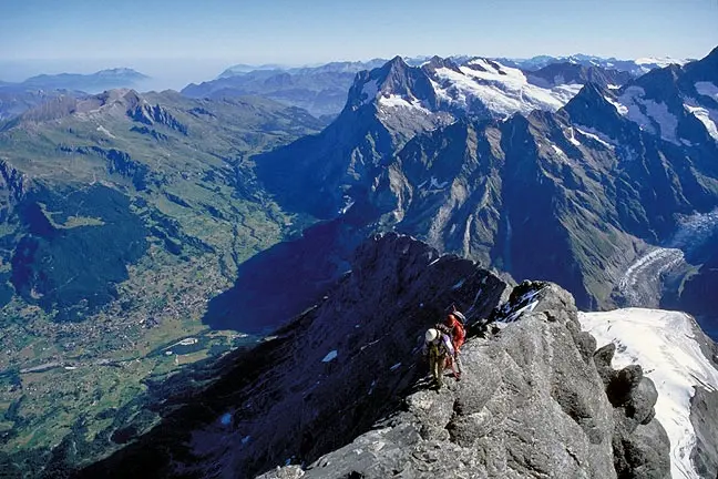 хребет Міттеллегі (східний хребет) Ейгера (3967 м) в Швейцарії. Фото Cosley Houston 