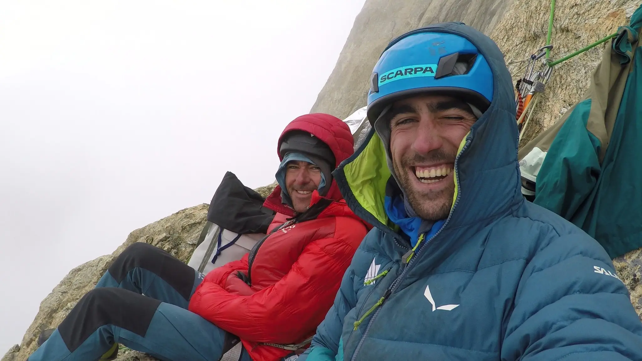 Тасіо Мартін (Tasio Martin) та Марк Тораллес (Marc Toralles) на маршруті Txoria Txori (7a+, 740м) на вершину Пунта-Гійлем Апарісіо ( Punta Guillem Aparicio) висотою 5700 метрів,  Занскар (Індія). Фото Marc Toralles, Tasio Martin 