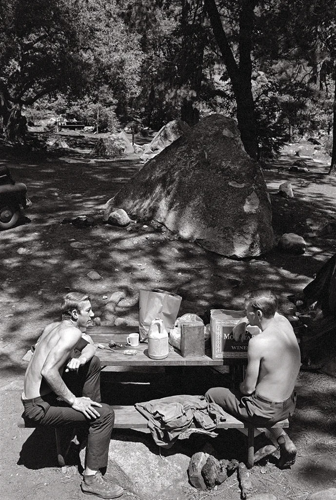 Джим Брідвелл (Jim Bridwell) із Френком Зачерером (Frank Sacherer) в таборі 4 (Camp 4). Фото Glen Denny 