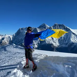 Прапор України піднято на вершині Ама-Даблам!