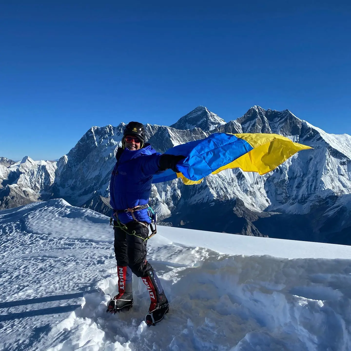 Антоніна Самойлова на вершині Ама-Даблам (Ama Dablam) висотою 6812 метрів.жовтень 2022