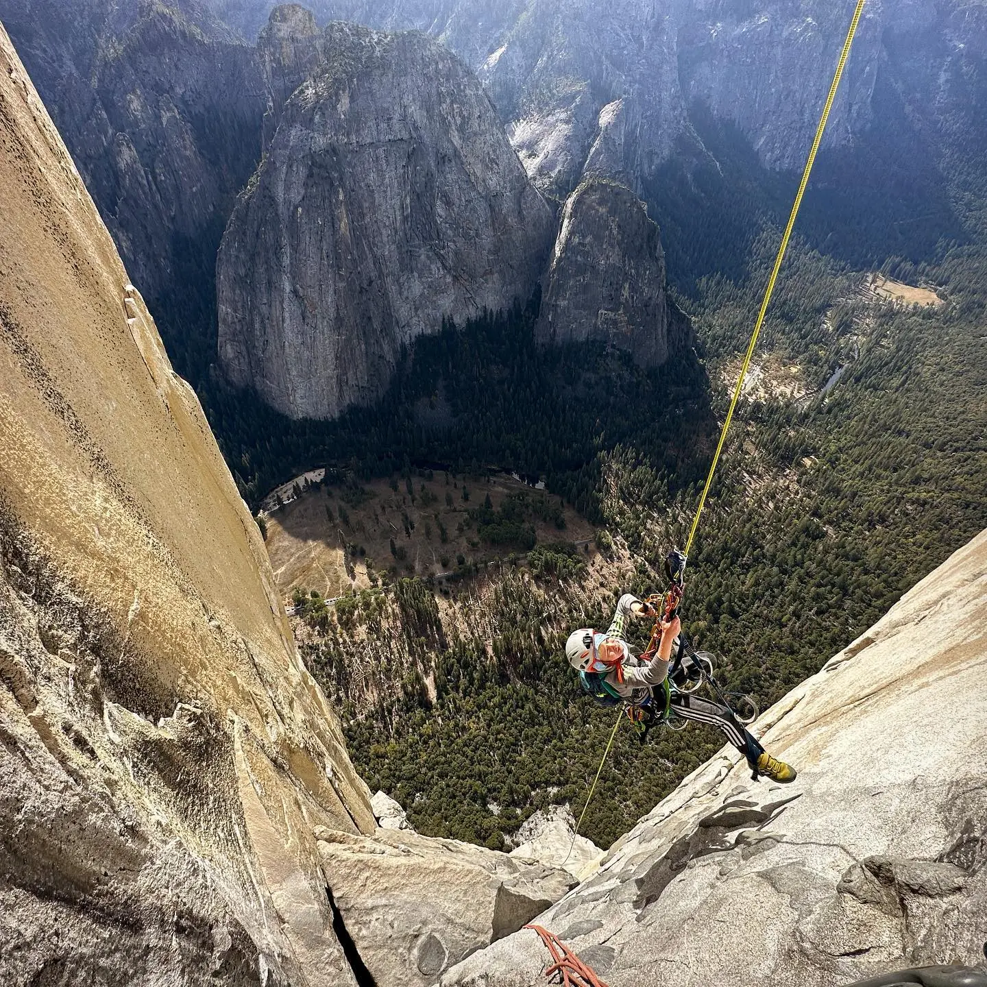 Сем Бейкер (Sam Baker) став наймолодшою ​​людиною, яка завершила сходження на скелю Ель-Капітан (El Capitan). Фото Joe Baker