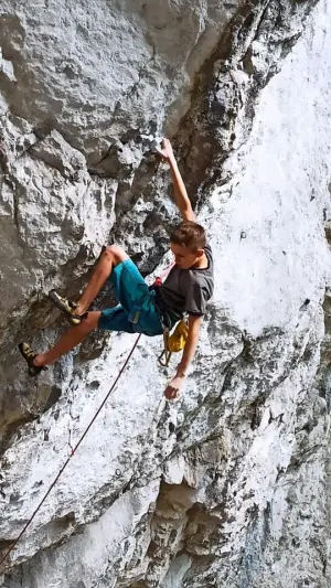 15-річний скелелаз з Чехії Пепа Шиндель (Pepa Šindel) стає одним з рекордсменом світу, пройшовши маршрут 