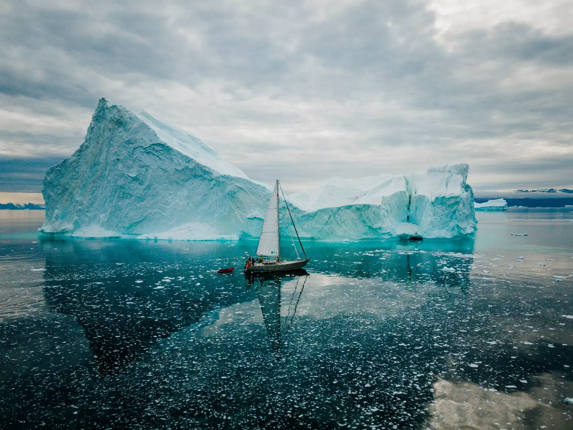 Навігація айсбергами фіорду Кангертіттівак. Фото Ramona Waldner/Via Sedna