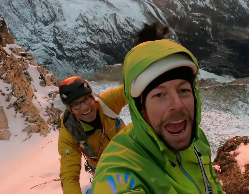 Сільван Шупбах (Silvan Schüpbach) та Петер фон Кенель (Peter Von Känel) на маршруті  «Frigo-combo» (M7/6a, 450 метрів) по північно-західній стіні гори Дув Бланш (Douves Blanches), пік 3582 метрів у долині Валь д