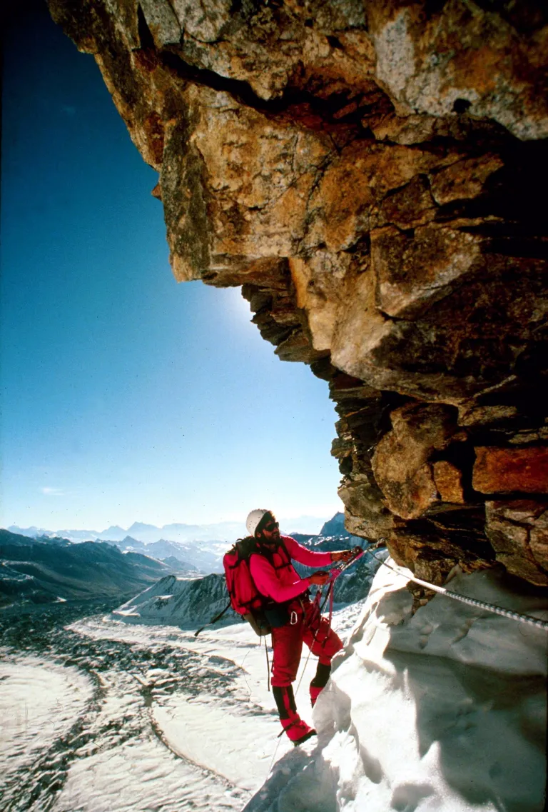 Ед Вебстер (Ed Webster) на стіні Кангшунг на Евересті. 1988 рік. Фото  Stephen Venables