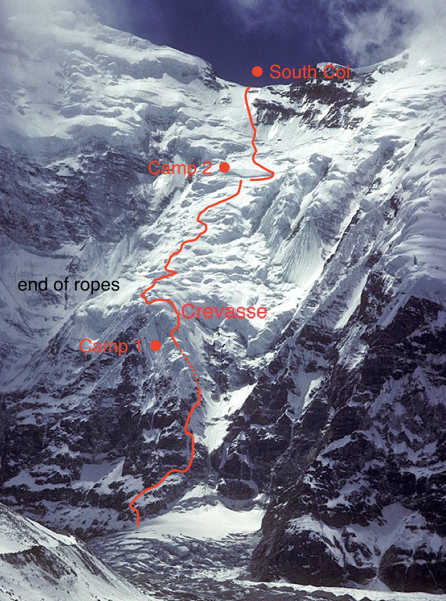 Новий маршрут північно-східною стороною Евересту - по стіні Кангшунг: від початку мотузок до південного сідла, де команда приєдналися до стандартного маршруту, що йде до веришни хребтом. Фото Ed Webster