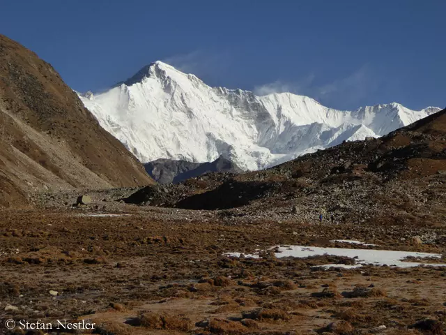 Восьмитисяник Чо-Ойю. Вид з непальської сторони. Фото Stefan Nestler