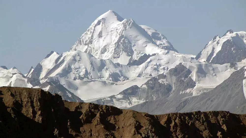 Хан-Тенгрі (Khan Tengri, 7010 метрів)
