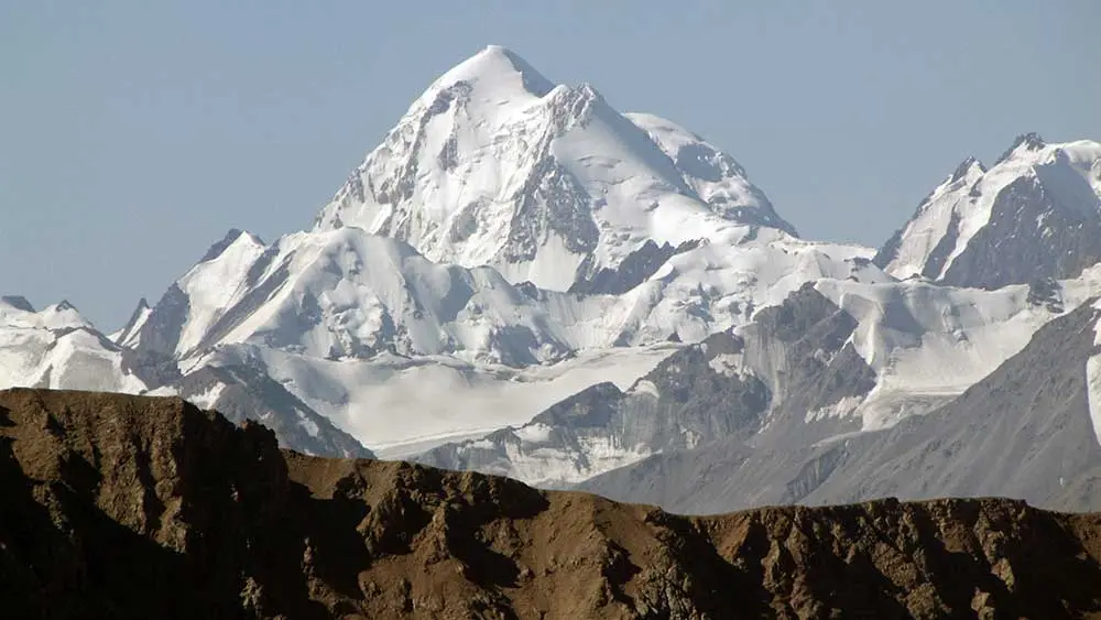 Хан-Тенгрі (Khan Tengri, 7010 метрів), Киргизія
