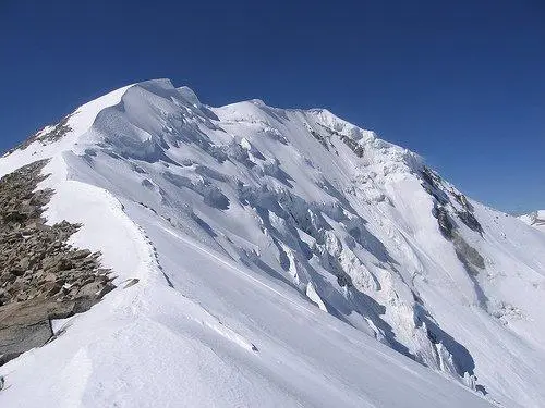 гора Хуйтен-Оргіл (Khüiten Peak, 4374 метрів)