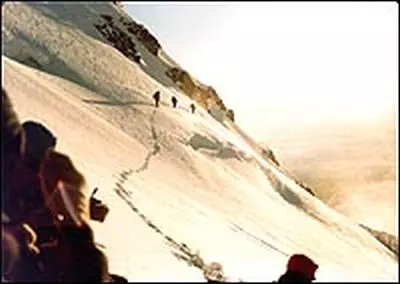 Сходження на Рейнір по льодовику Ingraham. Фото зроблено за кілька хвилин до обвалу серака. червень 1981 року