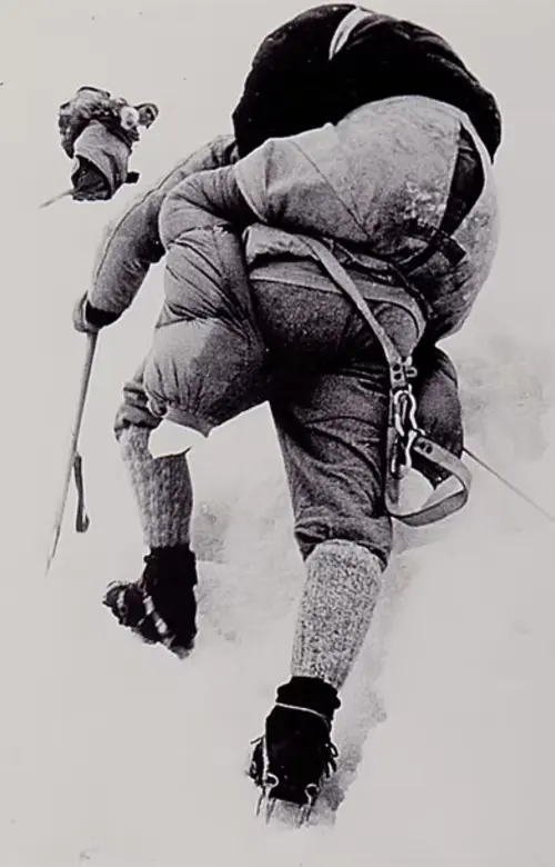 Ейгер 1957 рік. Ліонель Террей веде Клаудіо Корті під контролем Германа Губера на вершину. Фото Wege & Weggekampfen