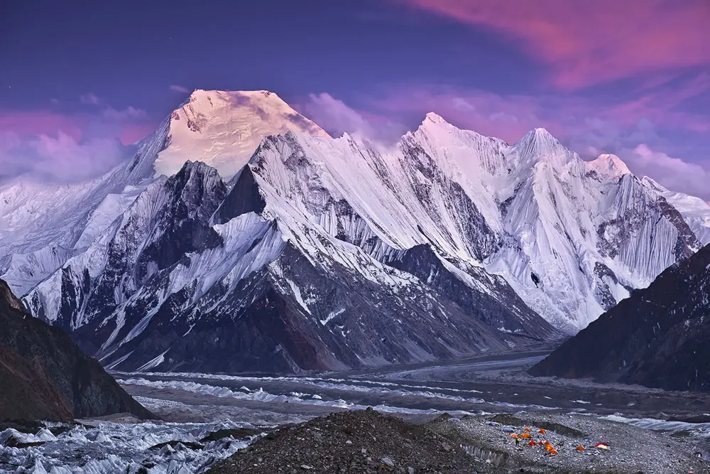 гірський масив Чоголіза (Chogolisa) в хребті Машербрум, у Каракорумі, Пакистан
