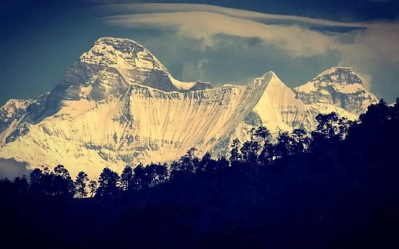 Гірський масив Нанда-Деві (Nanda Devi). Фото Travelride