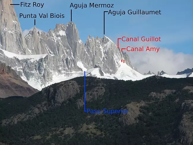 гора Aguja Guillaumet висотою 2580 метрів в масиві Фіц-Рой