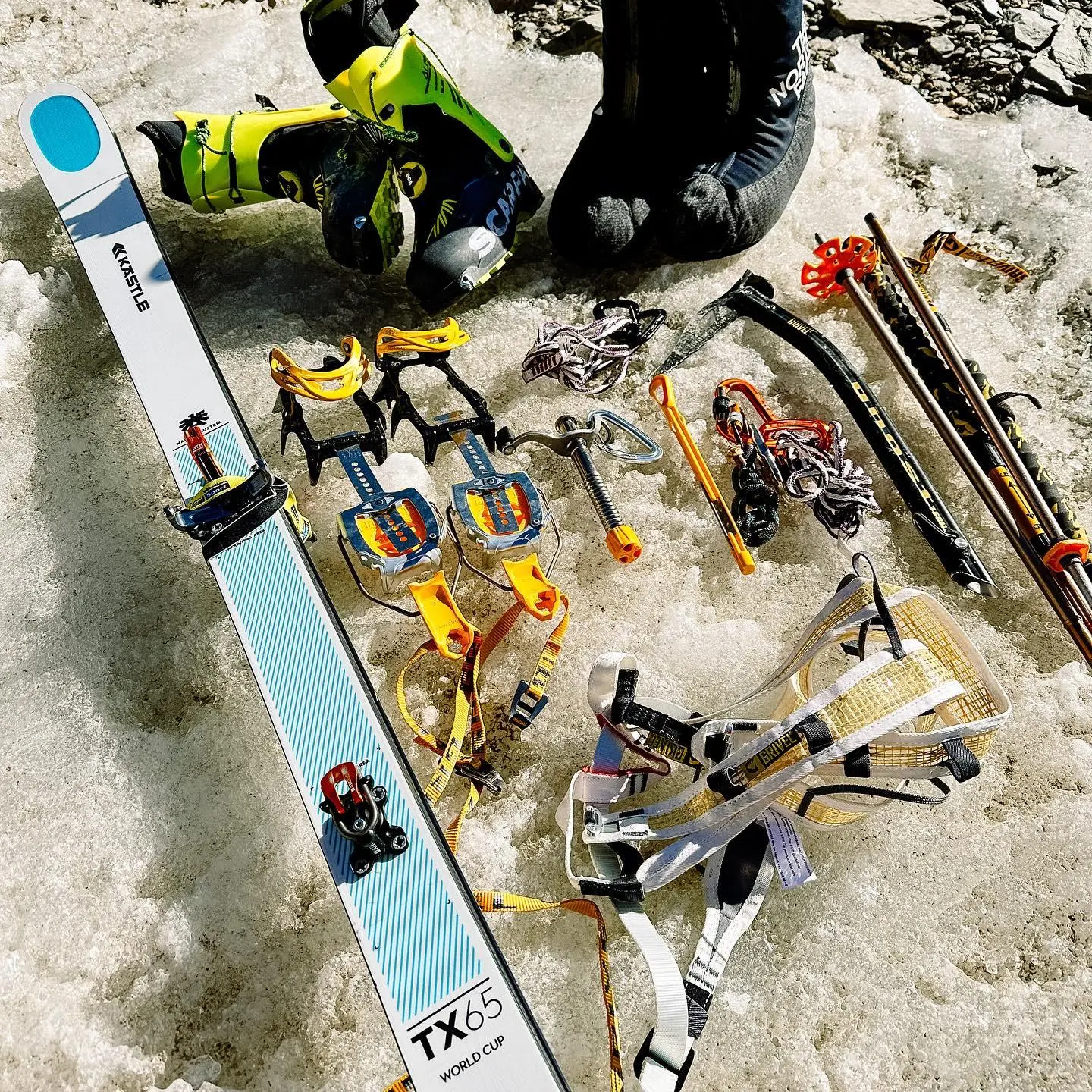 Мінімалістичний набір спорядження для спроби зимового сходження на Дхаулагірі в альпійському стилі. Фото Hervé Barmasse