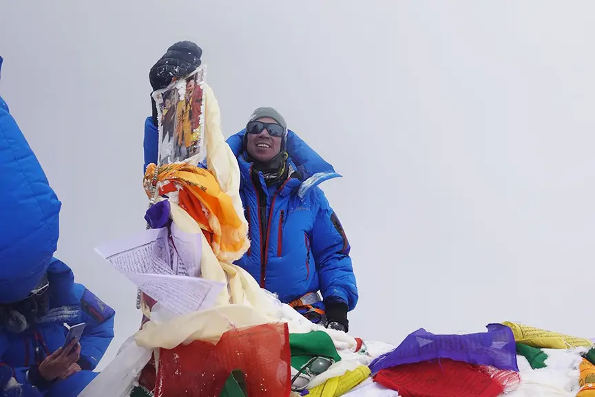 Едріан Беллінджер (Adrian Ballinger) на вершині Евересту. Фото Adrian Ballinger