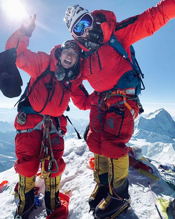 Едріан Беллінджер (Adrian Ballinger)  (праворуч) з Карлою Перес на вершині в 2016 році. Фото Adrian Ballinger