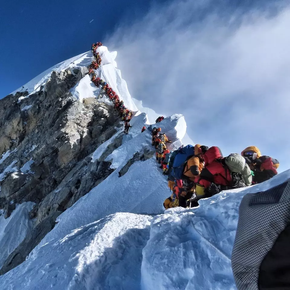 Черга біля вершини Евереста. 22 травня 2019 року. Фото Nirmal Purja