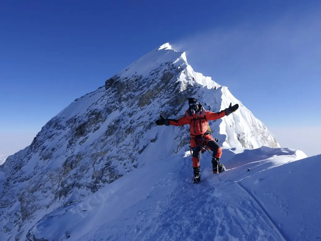 Дивлячись на вершину Евересту з південної вершини. Фото: Guy Cotter/Adventure Consultants