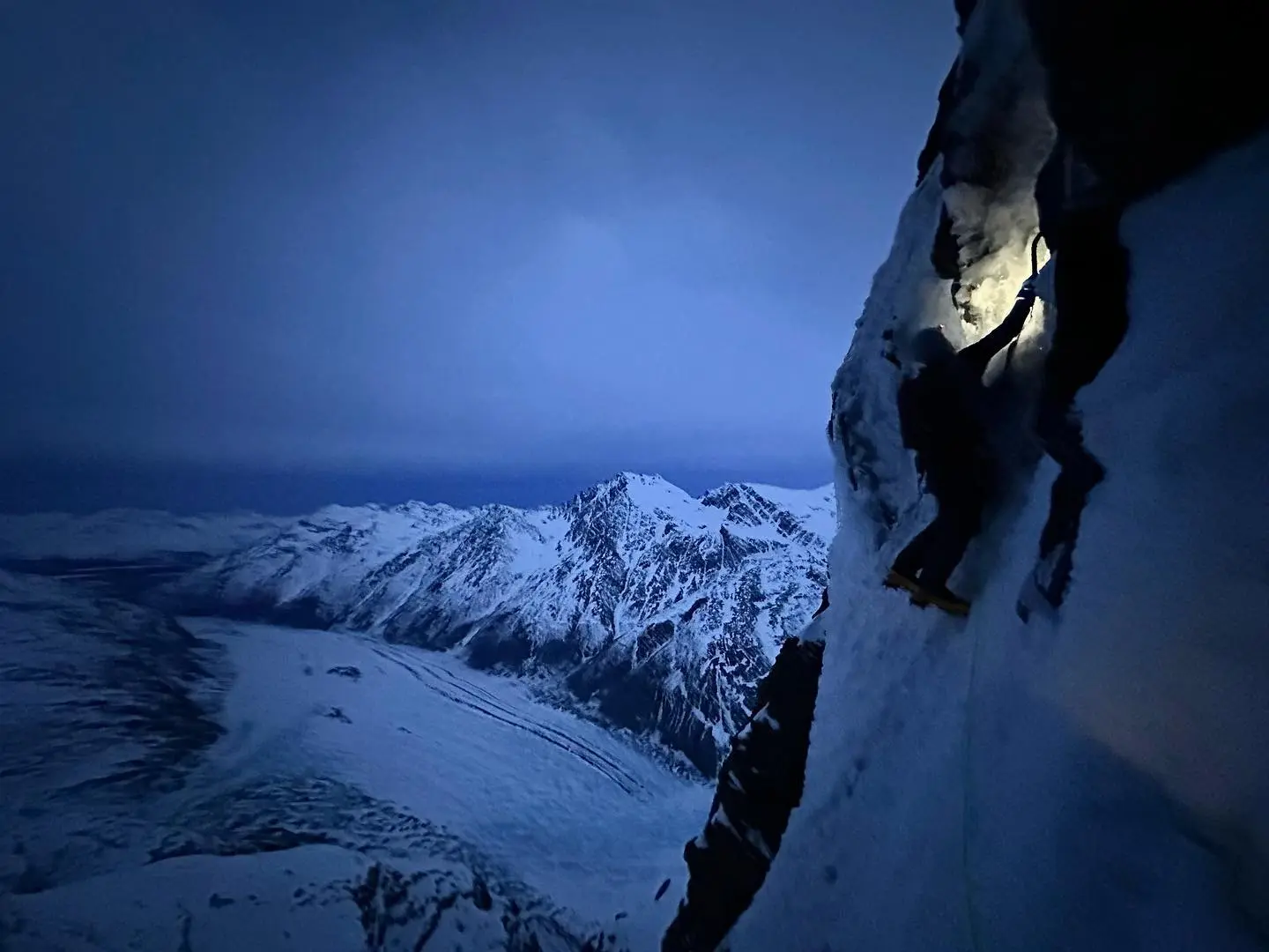 новий маршрут на горі Аберкомбі (Abercrombie,2118 метрів) на Алясці. Фото Simon Frez-Albrecht та August Franzen