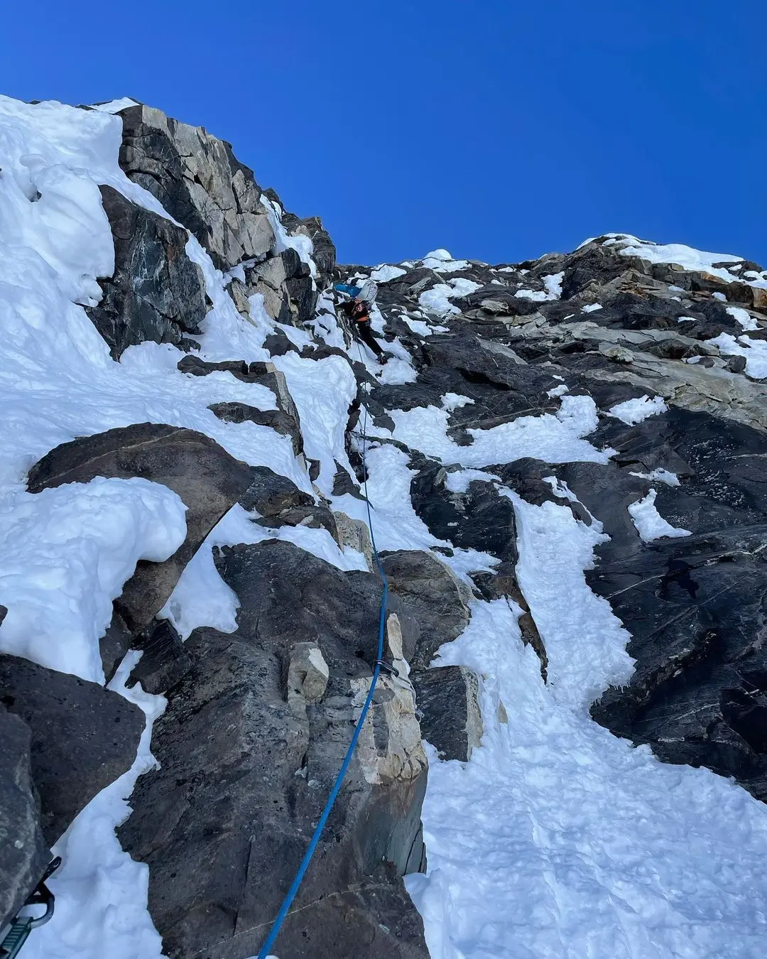 На маршруті  „Blood from the Stone” (5.9 A1 M7 AI6+ X, 1500 метрів) на гору Дікі (Mount Dickey, 5250 метрів) на Алясці. Фото Matt Cornell