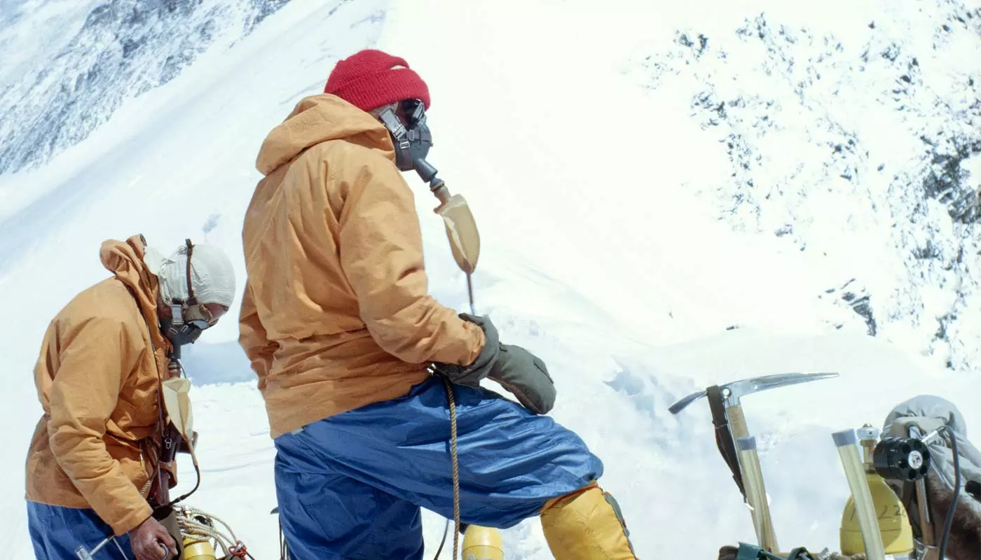 Том Горнбейн (Tom Hornbein) та Віллі Ансолд (Willi Unsoeld) на Західному гребені Евересту. 1963 рік