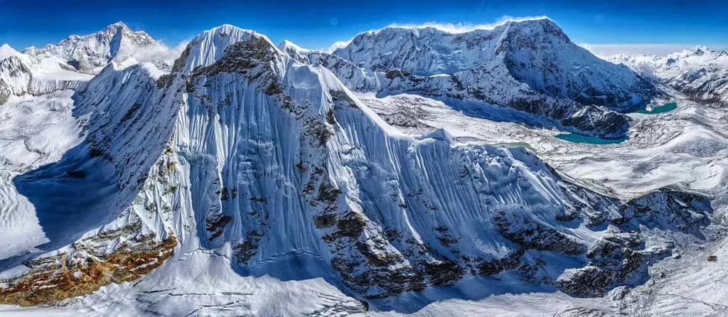  Супа Пік (6764 м) вид з західного боку. Ця вершина, що також відома під назвами пік Сура (Sura Peak), пік Хонгку (Hongku), пік Хонку (Honku) знаходиться у районі Кхумбу-Хімал, який також називають Махалангур-Хімал у Непалі. Фото Marek Holeček