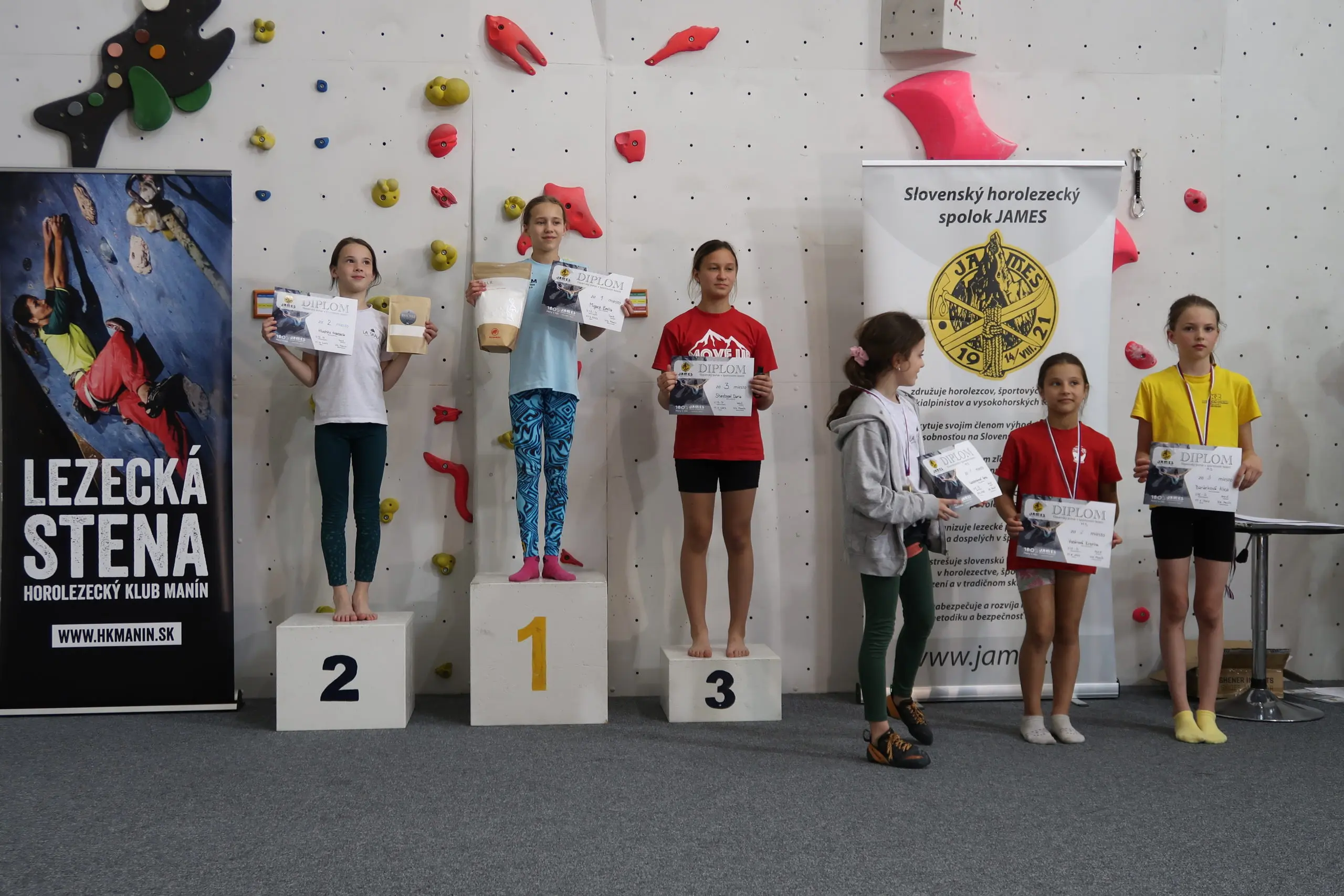 , навищі сходинки серед наших спортсменів зайняли Анастасія Глушко (м. Дніпро) - 2 місце та Дар