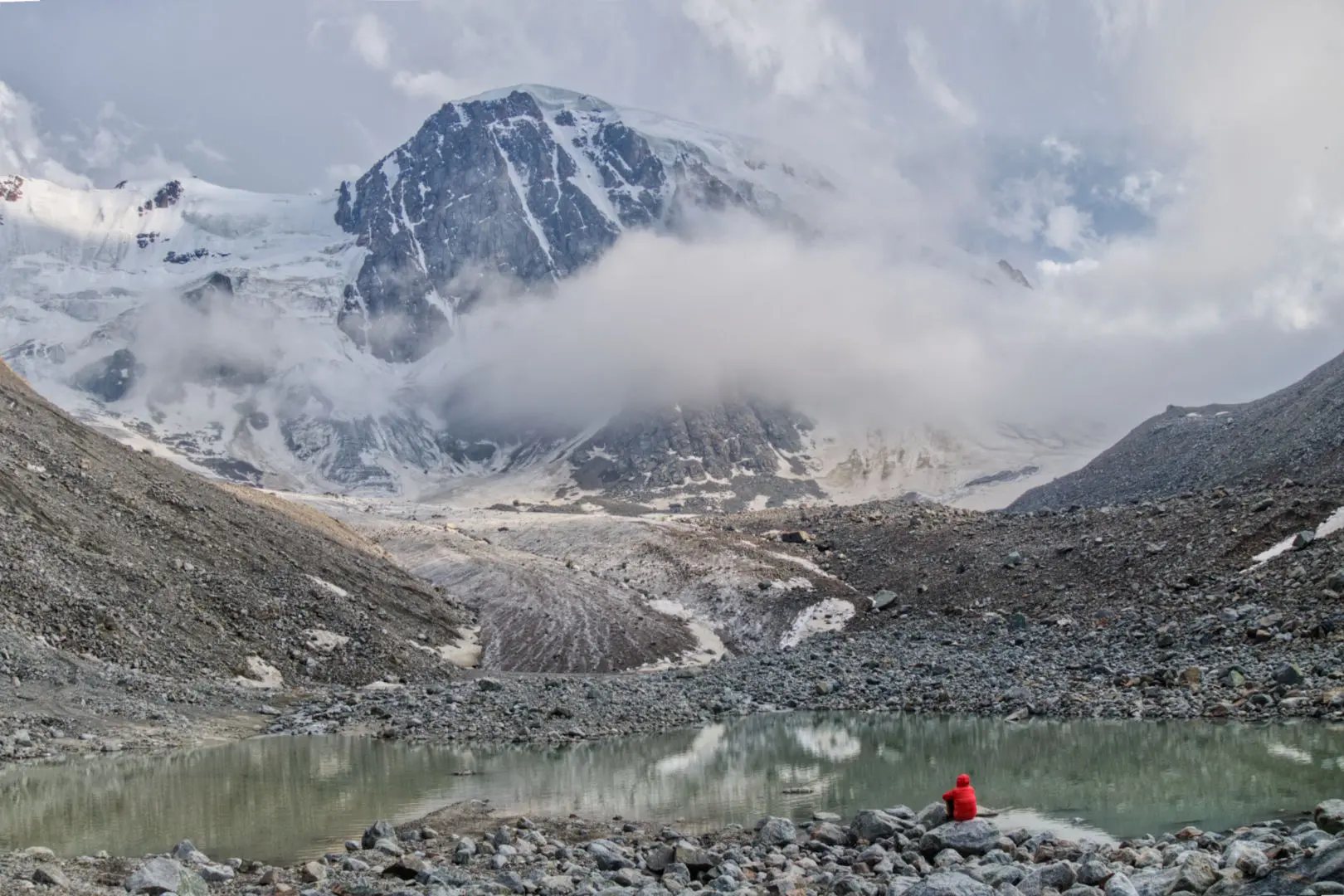 маршрут першого сходження на північну стіну гори Тургень (4410 м), 900 метрів, AI3, M4. Фото Кирило Білоцерковський