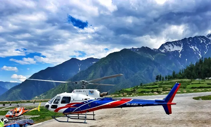 Один з туристичних гелікоптерів моделі Airbus H125 у районі Евересту