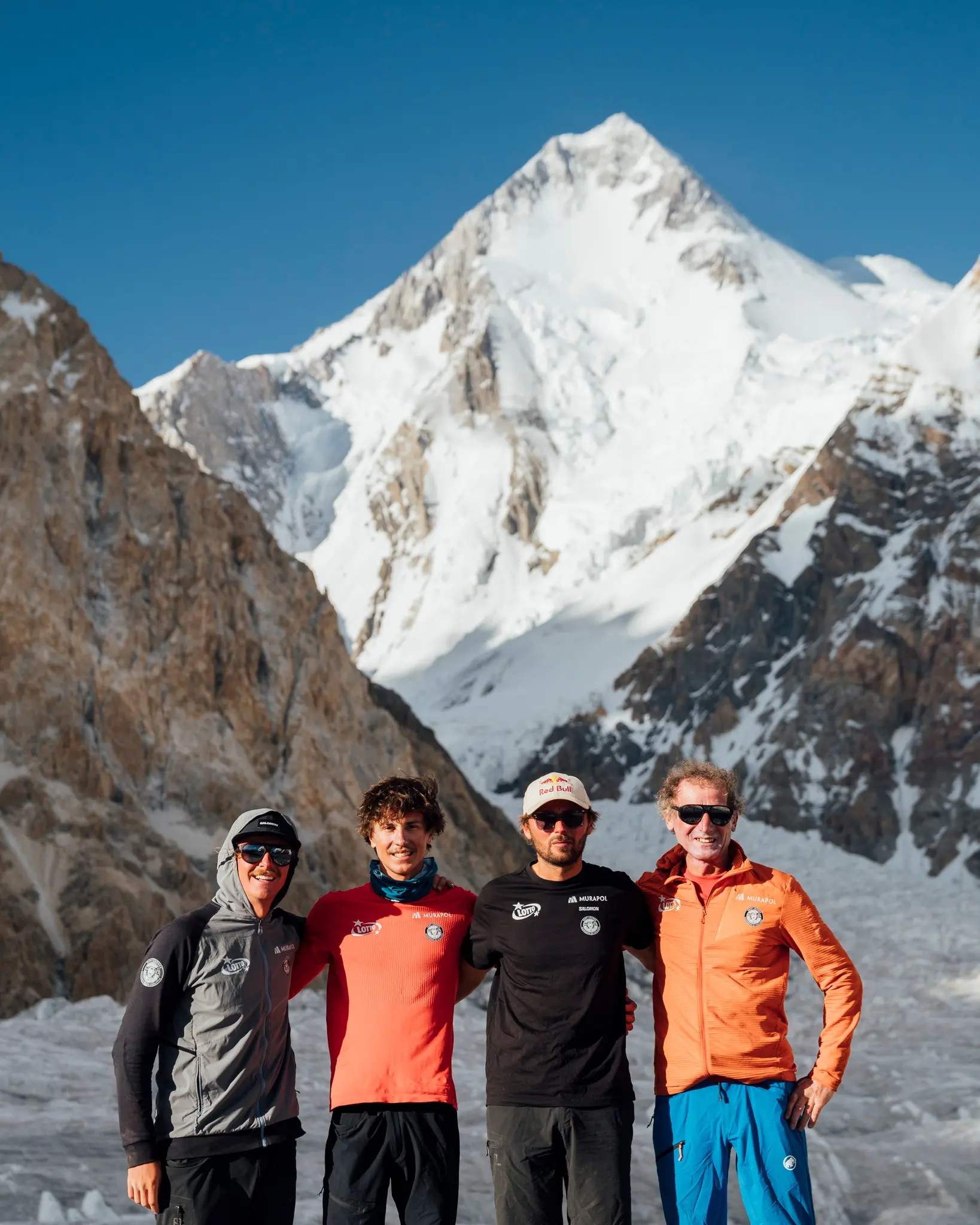 Команда Анджея Баргеля в базовому таборі восьмитисяника Гашербрум I (Gasherbrum I, 8080 м). Фото Andrzej Bargiel