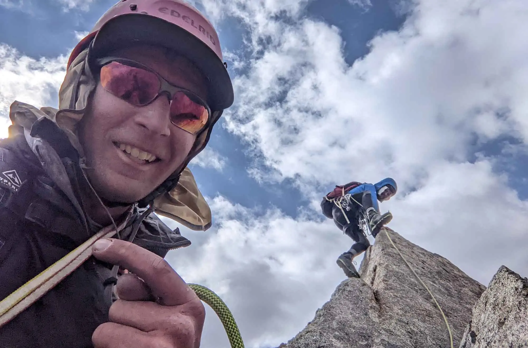 Ерік Гілбертсон (Eric Gilbertson) та Андреас Фрайденсберг (Andreas Frydensberg) на вершині Альпоміш (Alpomish Peak) - найвищій горі Узбекистану. Фото  Eric Gilbertson