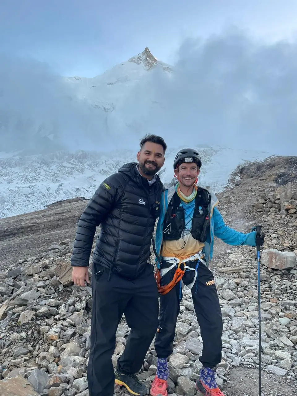 Дава Стівен Шерпа (Dawa Steven Sherpa) та Тайлер Ендрюс (Tyler Andrews) перед початком швидкісного забігу на Манаслу. Фото Asian Trekking