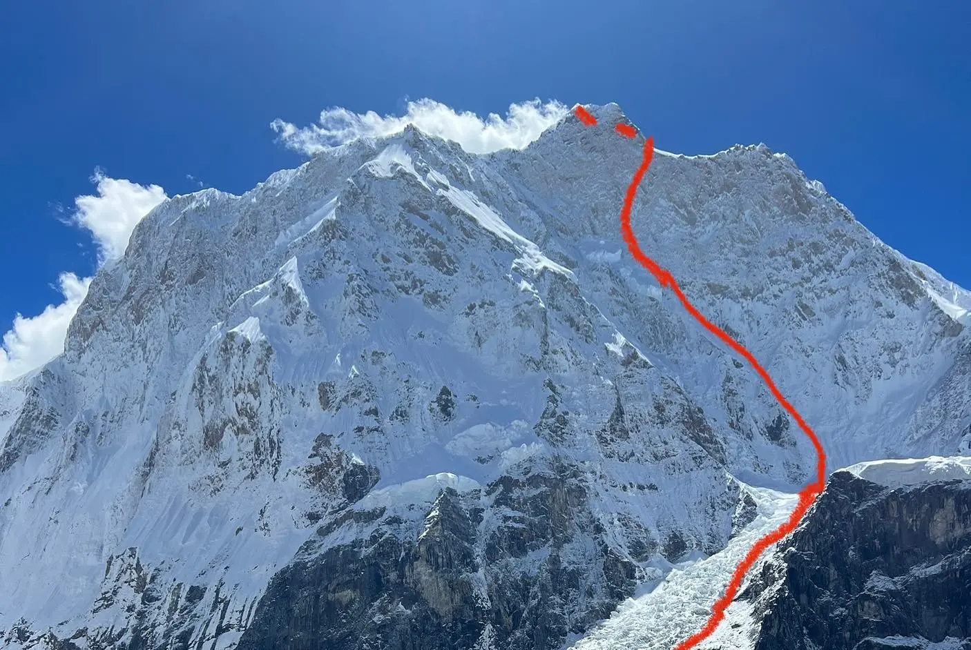 новий американський маршрут (2700 метрів, M7 AI5+ A0 ) по північній стіні Жанну (Jannu, 7710 метрів) у Непалі