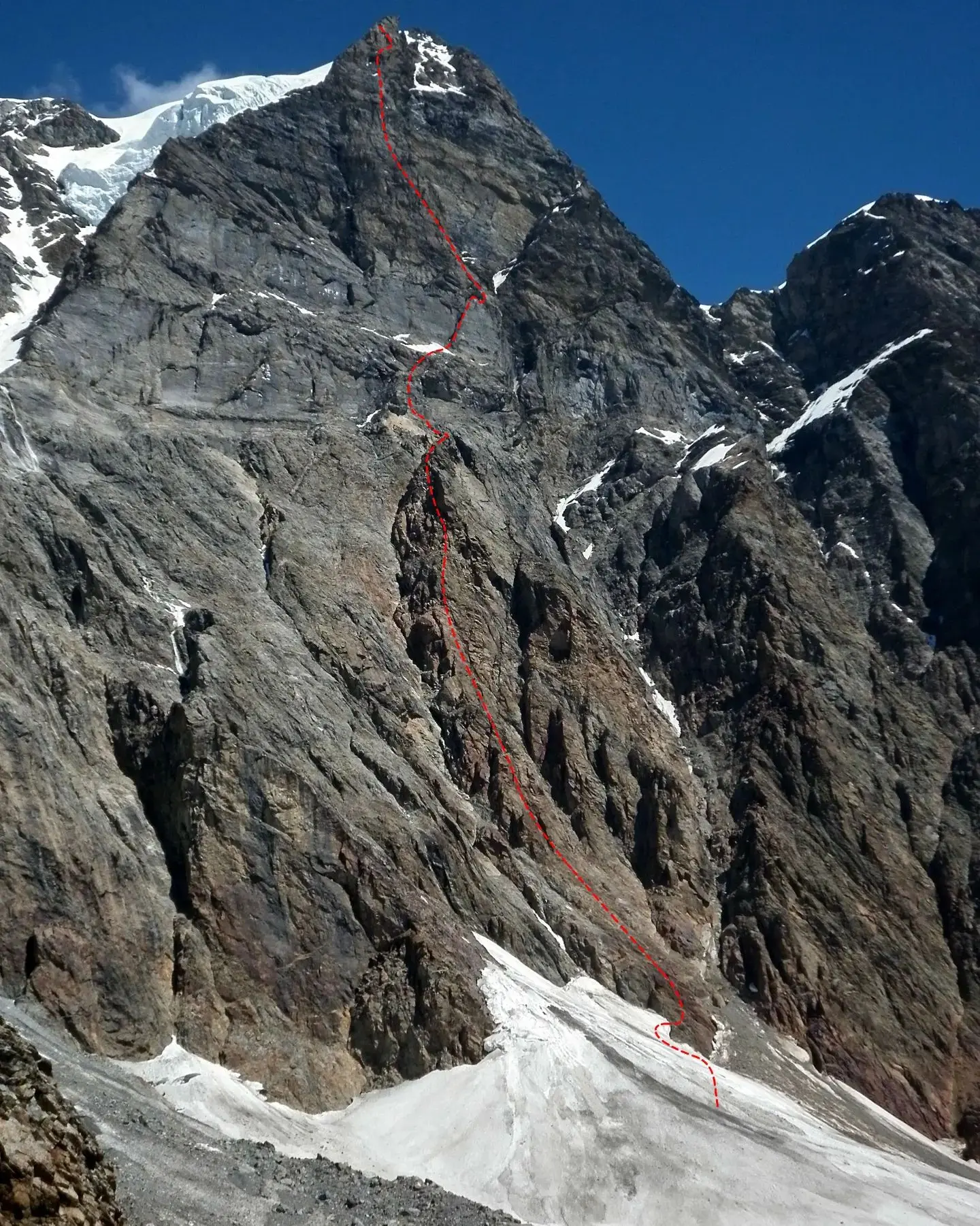 Перший маршрут по західній стіни гори Роттальгорн (Rottalhorn, 3972 метрів). Фото Silvan Schüpbach