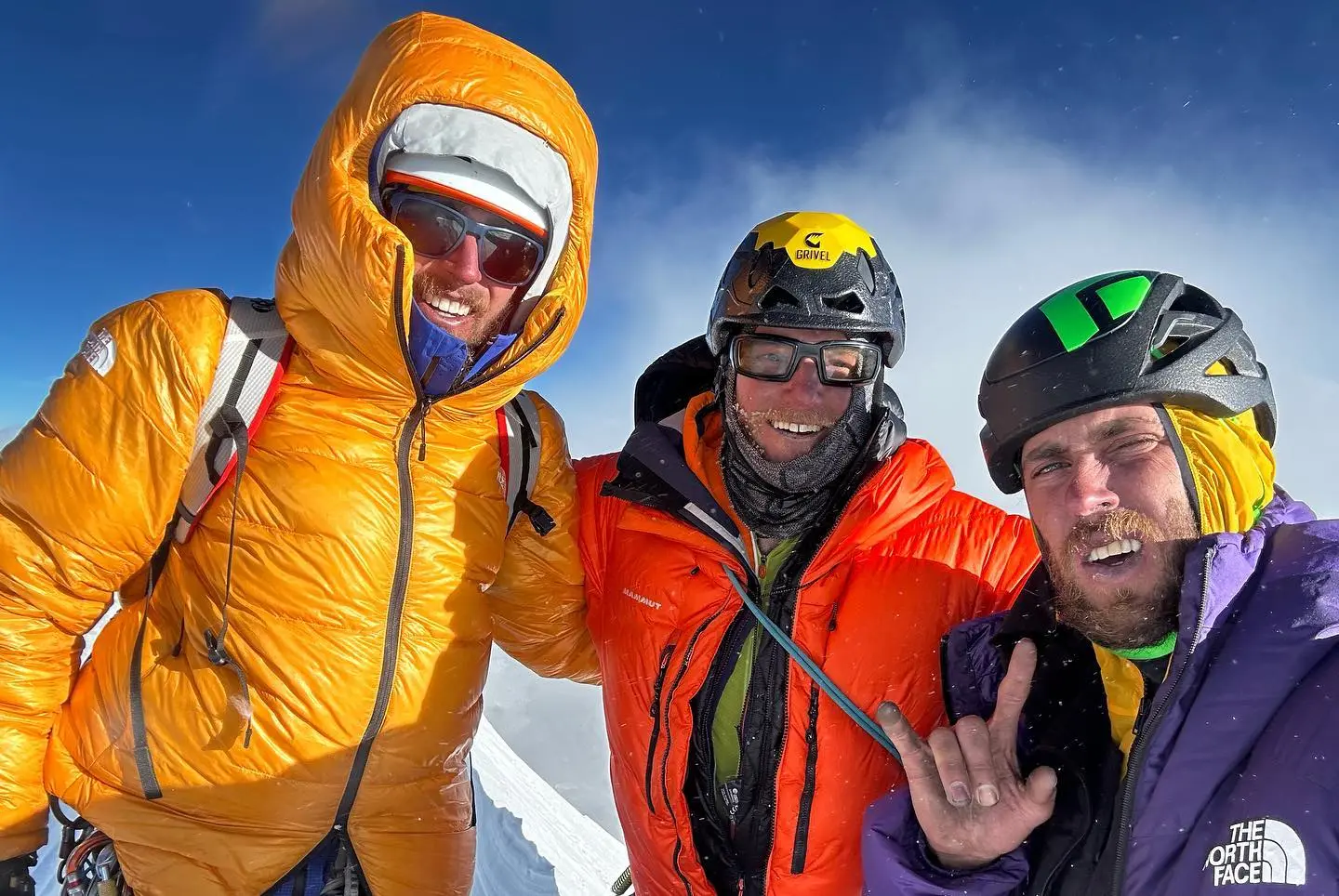 Алан Руссо (Alan Rousseau), Джексон Марвелл (Jackson Marvell) та Майкл Гарднер (Michael Gardner) на вершині гори Жанну (Jannu, 7710 метрів)
