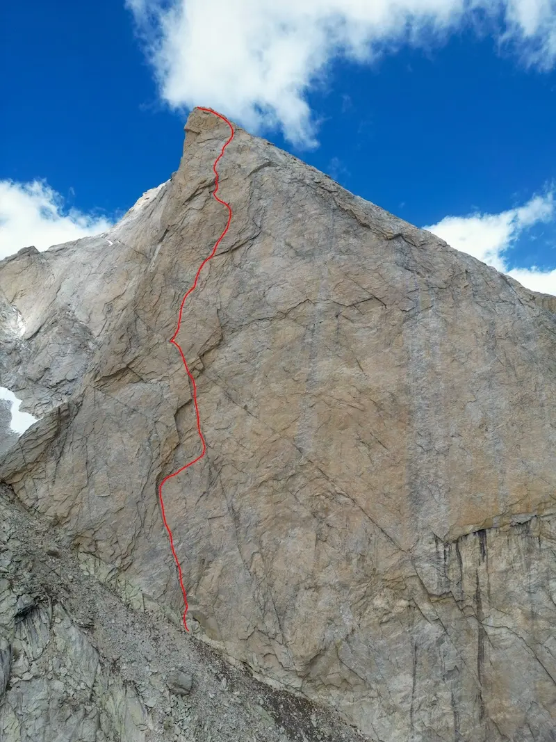 Маршрут "Super Thuraya" (6c, 500 м) по південно-західному контрфорсу на вершину гори Мон-Моді (Mont Maudit). Фото Alessandro Baù