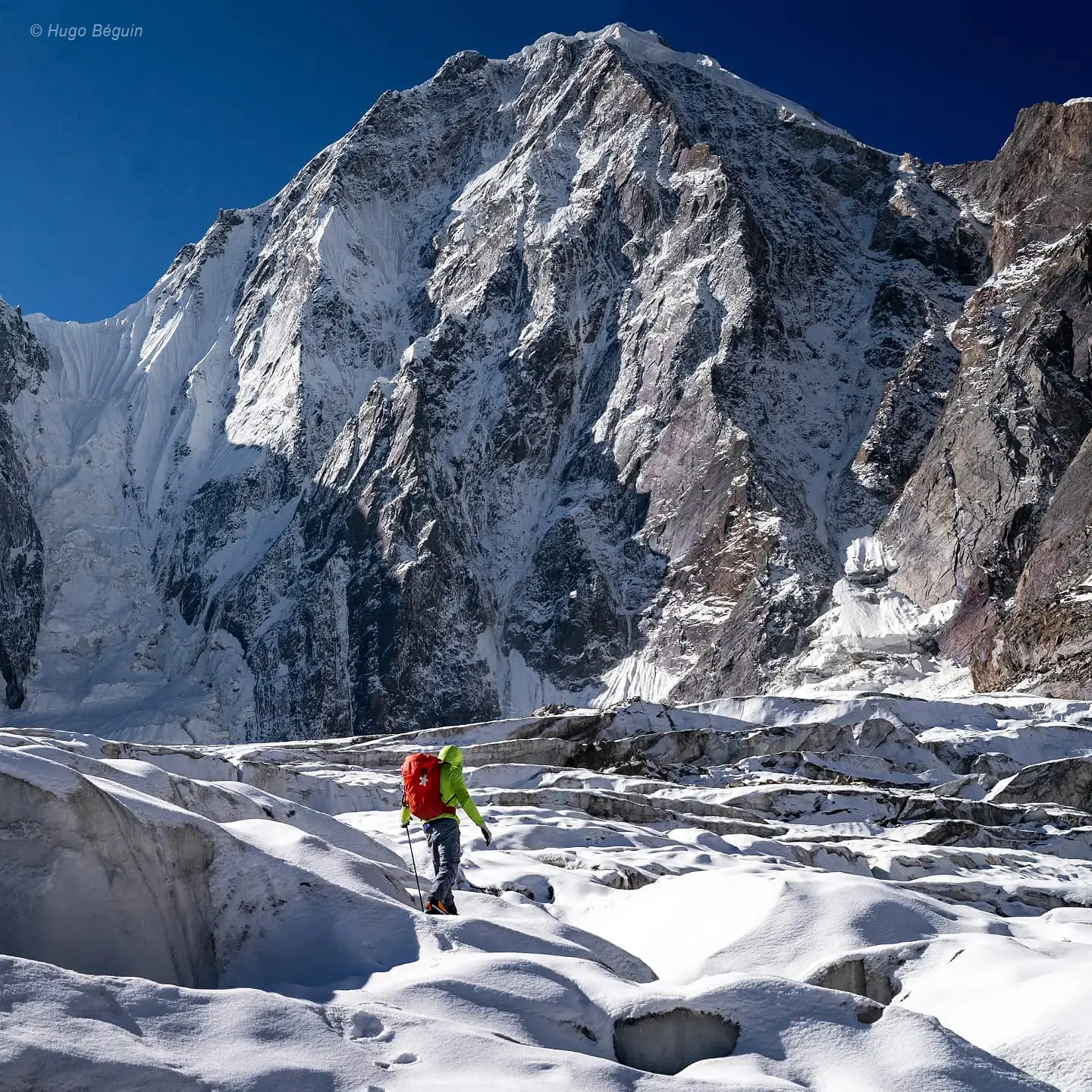 Маршрут "Tomorrow is another day" (ED; WI4, M6, A2, 5c, 1400 метрів) по північні стіні на вершину гори Флап Топ (Flap Top) заввишки 6057 метрів в Індії. Фото Hugo Beguin
